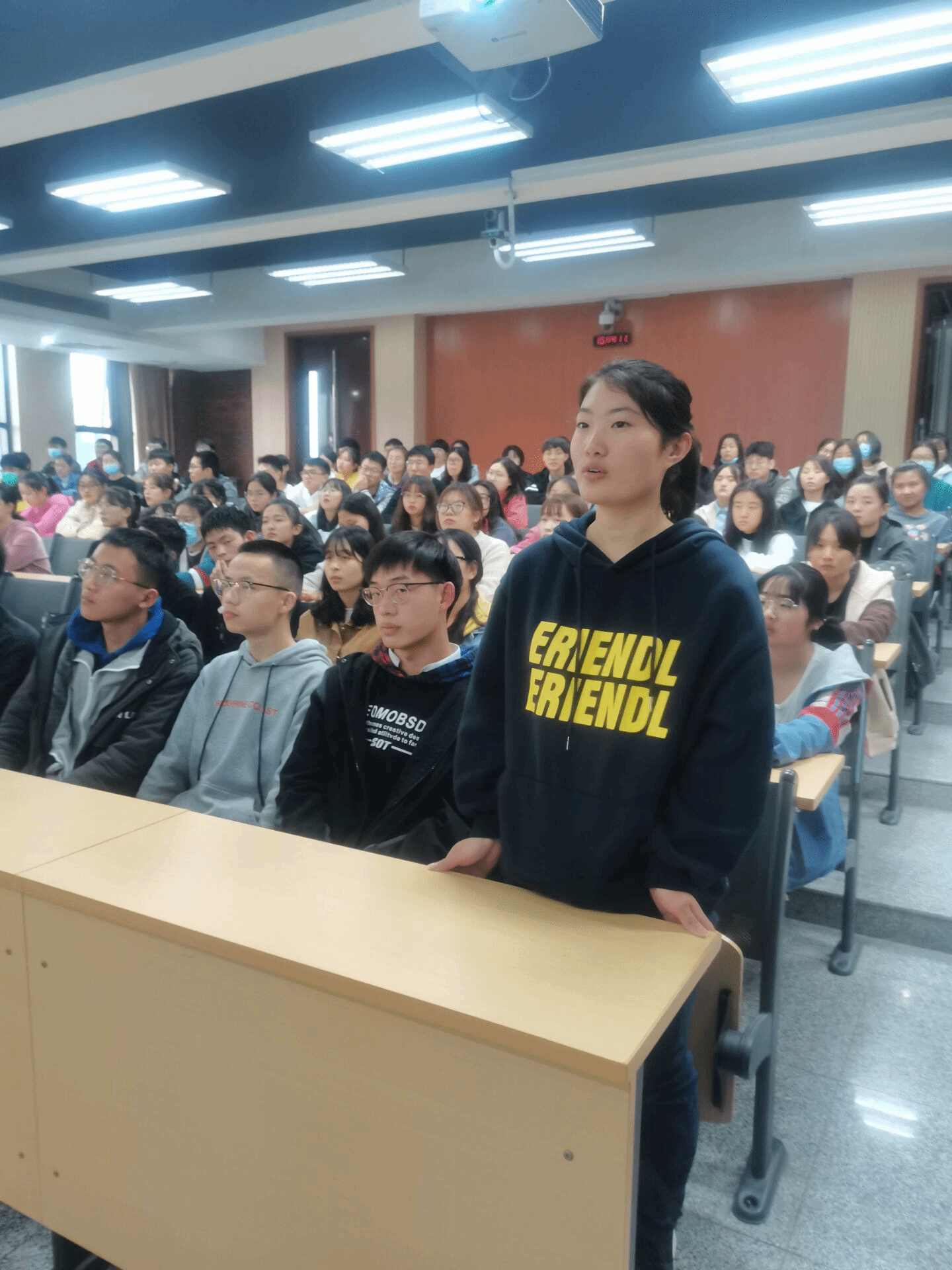 图片c.png 图片c.png