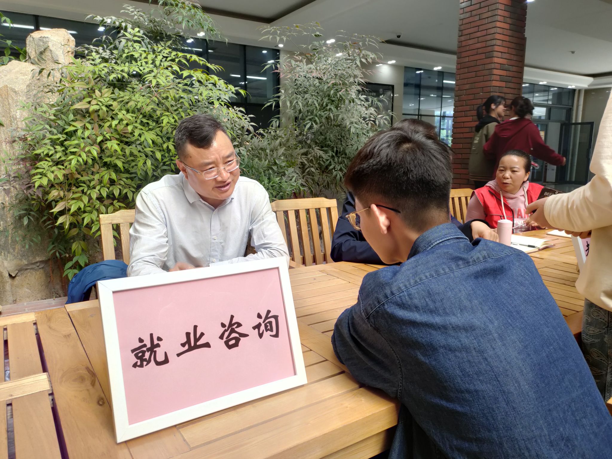 774AB0B455CFACBA88F295E00754B1F4.jpg 774AB0B455CFACBA88F295E00754B1F4.jpg