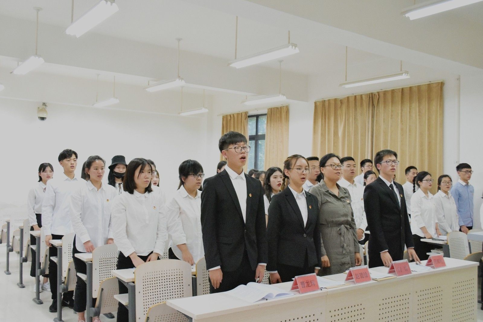 升国旗.jpg 升国旗.jpg